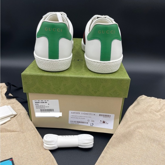 GUCCI ACE DONALD DUCK SNEAKERS WHITE, RED & GREEN - Picture 6 of 9